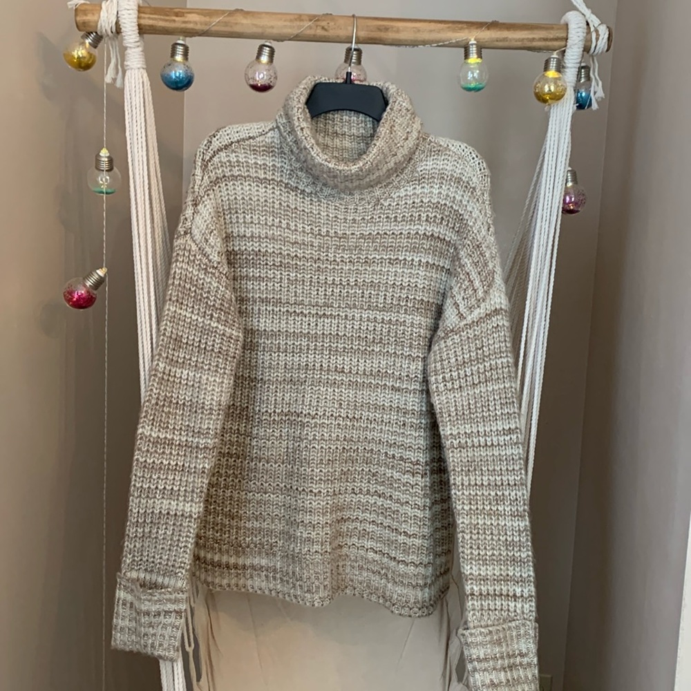 Waverly- Large Women’s beige/ brown/ gold Sweater NWT